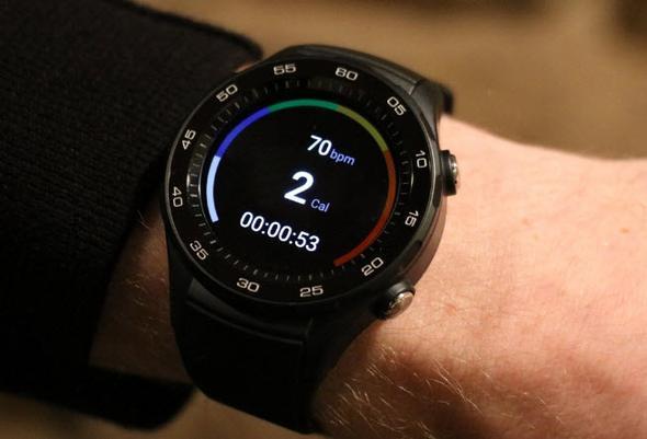 Huawei Watch 2 ve Huawei Watch 2 Classic  <br>  Huawei Watch 2, sportif model olarak yer alrken, silikon kaylarla tercih edilebilecek. Huawei Watch 2 Classic ise, paslanmaz elik ereve ve deri kaylaryla, daha klasik bir grnme sahip.