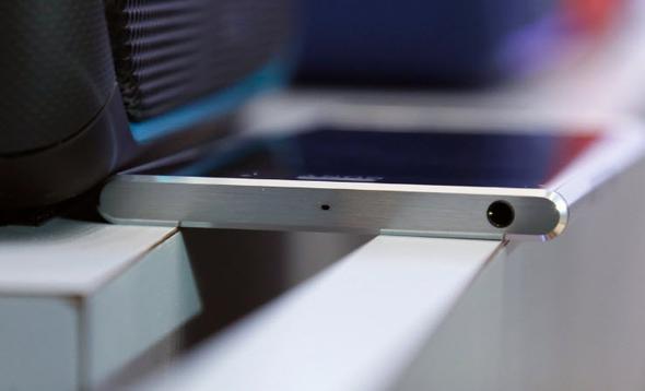 Son olarak 3230 mAh kapasiteli pile sahip Xperia XZ Premium, kutudan Android 7.1 Nougat iletim sistemiyle kyor. Cihazn fiyatyla ilgili henz bir bilgi yer almazken, k tarihinin Nisan ay olmas bekleniyor.