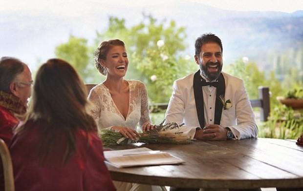 &#8220;Sadece evlenmek deil, yeniden ocuk sahibi de olmak istiyorum. Benim iin dnyadaki en deerli ey aile. Onun scakl ve huzurunu Allah nasip ederse doru insanla, yeniden yaamak istiyorum.&#8221;