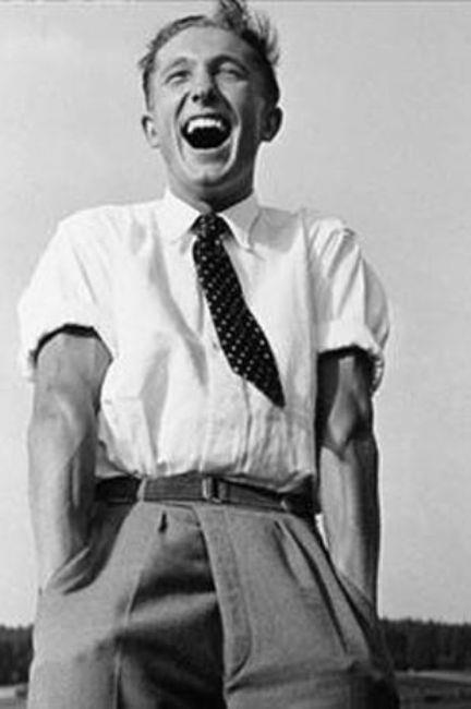 Bir kez olsun yzm glmedi...