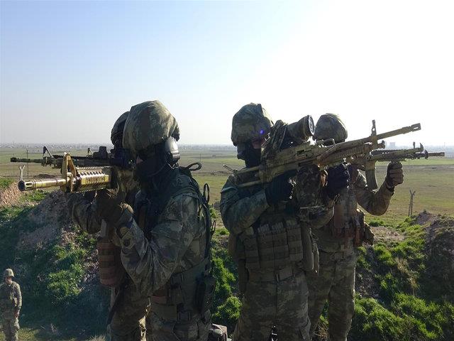 Deniz Kuvvetleri Komutanlndan yaplan yazl aklamada, her trl hava, deniz ve arazi artlarnda zel harekat grevleri yrtebilen sekin birliklerden, sualt taarruz (SAT) ve sualt savunma (SAS) komandolarnn yan sra amfibi deniz piyadeleriyle terristle mcadele ve Frat Kalkan Harekat'na katk saland bildirildi.