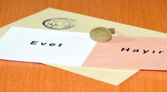 Bu kapsamda, son yaplan kamuoyu yoklamalar AK Parti&#8217;nin en st karar organ olan MKYK&#8217;nn hafta sonu gerekletirilen toplantsnda masaya yatrld.