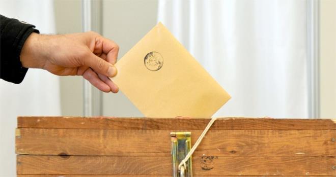 Son referandum anketleri AK Parti MKYK toplantsda masaya yatrld. Referandum anket sonularna gre lke genelinde 'evet' oran yzde ka? Blgelere gre dalmda 'evet' ve 'hayr' oylar dalm nasl oldu?Merak edilen referandum anket sonular Trkiye gazetesinde yer ald.