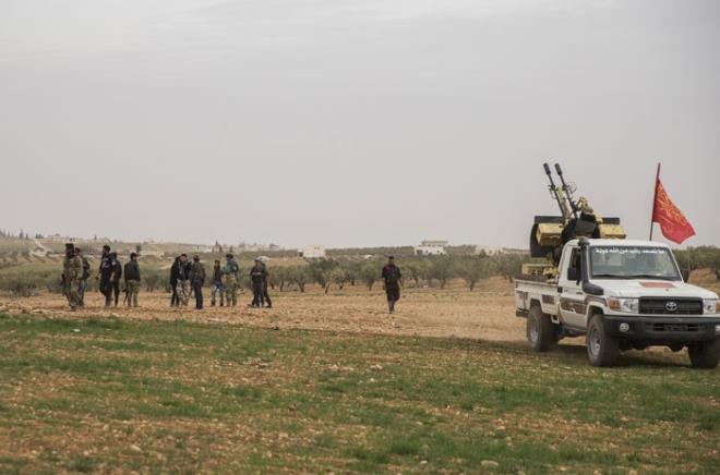 Bylece, Frat Kalkan Harekat&#8217;nda Trk Silahl Kuvvetleri destekli zgr Suriye Ordusu tarafndan ele geirilen Bab ilesinin gneyine konulanan rejim gleri, Rakka&#8217;ya giden gzegah kesmiti. Rejim gleri, SO&#8217;nun harekata devam etmesine engel olmak iin DEA&#8217;la arasna tampon blge oluturmutu.