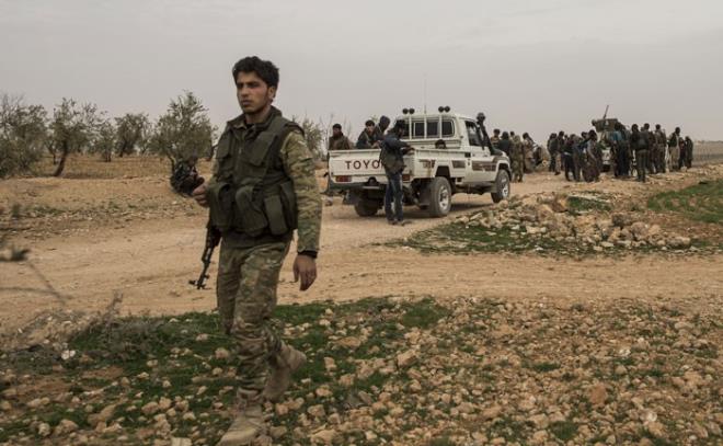 SO'nun saha komutanlarndan Muhammed Hatib, AA muhabirine yapt aklamada, muhalif birliklerin Mnbi'in Bab ilesinin dousunda Tel Tuveyran ve Kaarat kynn kontroln PYD/PKK'dan aldn syledi. Rejim gleri, nceki gn Bab'n dou kesimlerinde terr rgt DEA'n ekildii yerlere ulaarak PYD/PKK kontrolndeki Mnbi'e ulamt.