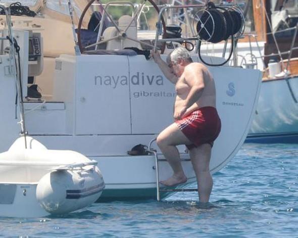 erde dizisinde Kudret Snmez Tek karakterini canlandracak olan Uur Ycel yeniden gndeme oturdu.