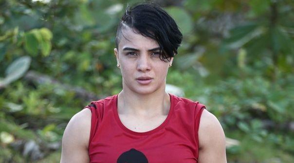 Sabriye ve Adem adada ak m yayor sorusu sosyal medyann gndemine oturdu. nller takmnda Sabriye'nin performansndan dolay dlanmas nedeniyle Adem ona sahip kmt. Hatta ada arkadalar tarafndan avukat msn sorusu sorulmutu.