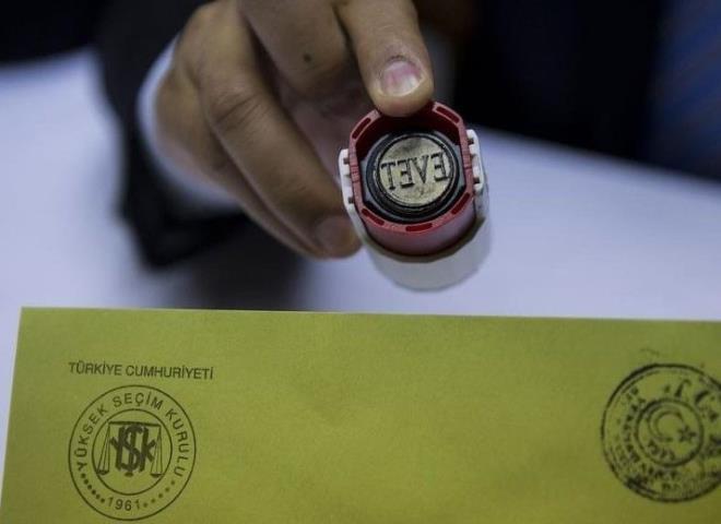 PARTLERN EVET ORANI<p>  Referandumda 'Evet' diyeceim diyen semenin partilere gre dalm da incelendi. Ak Parti'li semen yzde 93',