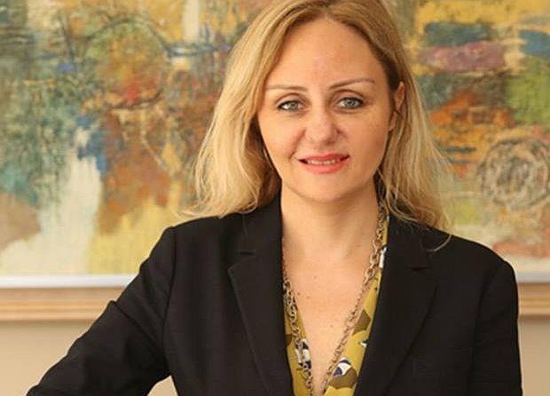 <p>Diane Arcas</p>    <p>1972 doumlu 38. Srada</p>    <p>Serveti 800 milyon dolar</p>