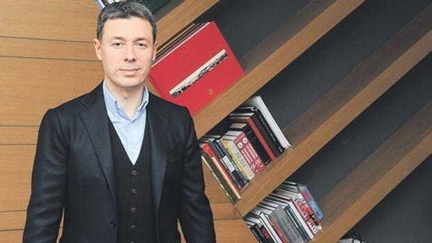 <p>Hakk Yldz</p>    <p>1976 doumlu 95. Srada</p>    <p>Serveti 450 milyon dolar</p>