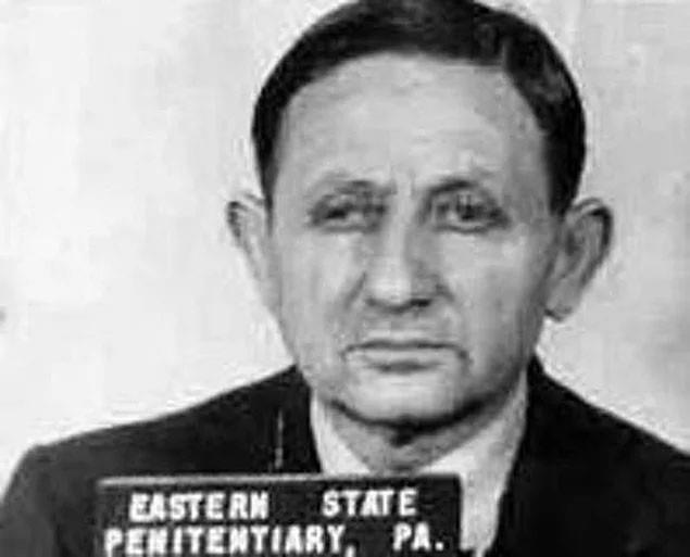 12. Morris Bolber-  Philadelphia'daki bir su etesinin yesiydi. Kiralk katil olarak alrken 50 kiiyi ldrd biliniyor. Zehirlemeden tutun sopalamaya kadar birok yntemle kurbanlarn ldrd biliniyor. 1939'da mebbet hapse arptrld ve 1954'te ld