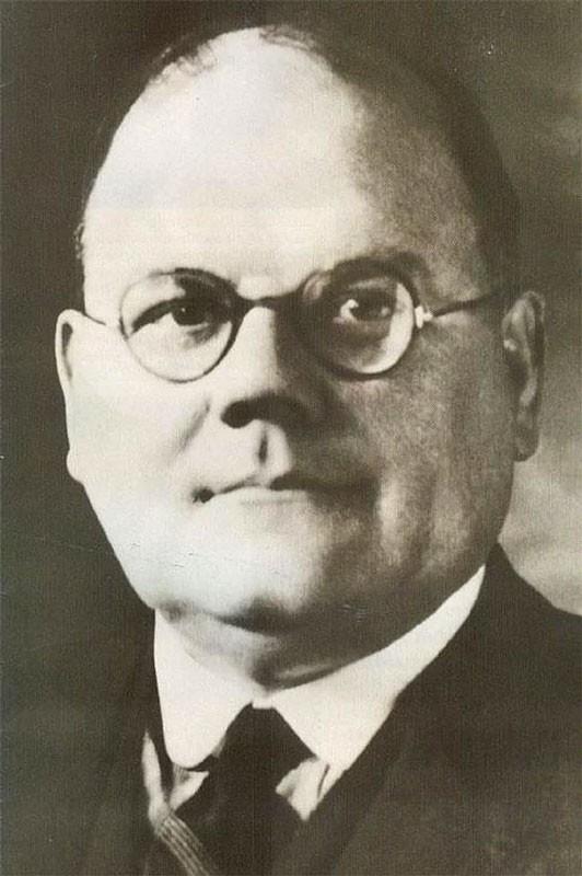 8. John Bodkin Adams-  John Bodkin Adams ldrd 160 hastasnn cezasn hi almam olabilir ancak sahtecilikten bir sre hapiste yatt nk 132 hastas vasiyetinde mirasn ona brakt.