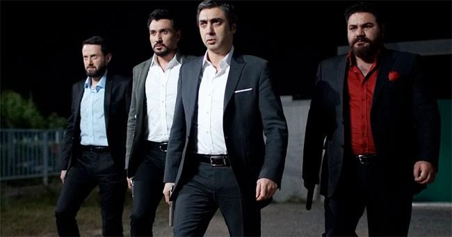 Kurtlar Vadisi Pusu'nun yapmcs Pana Film, 15 Temmuz darbe giriiminden ok nce 'darbe' diye bir patent almt. Kurtlar Vadisi yapmclar ve Necati amaz'n darbeyi nceden bilmelerine ramen bundan ticari kar elde etmek iin suskun kaldklar iddialar gndeme gelmiti. Bu iddia patladktan sonra Kurtlar Vadisi ortada kalmt.