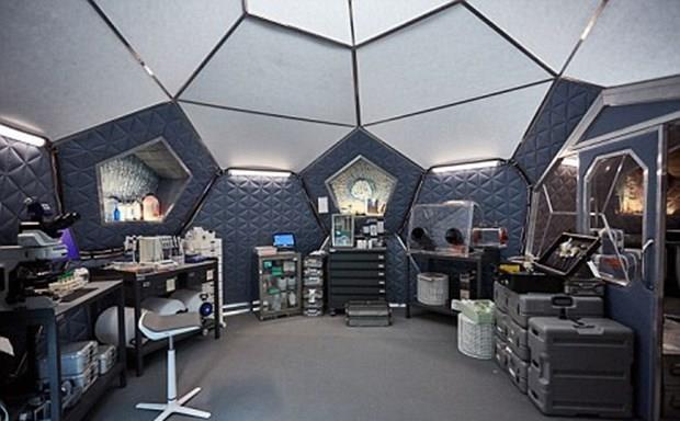 Ancak en byk sorun Mars'a gitmek veya orada kalmak deil gezegenden ayrlmak. Zira Mars'tan dn sandmzdan daha zor bir aba gerektiriyor.