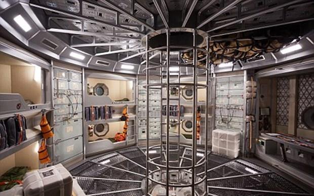 Fzeyle frlatarak kalkma ilemi yedi dakika srecek. Ama yolculuk burada bitmiyor. Astronotlar ERV (Dnya'ya Dn Arac) ile buluup kenetlenmek iin yrngeye oturma manevralar yapacaklarndan daha fazla yakt harcayacaklar.