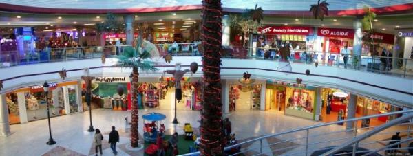 Alo 153'e yapaca��n�z ihbarlar�n ard�ndan �BB yetkilileri AVM'lerde denetim yap�p kurala uymayanlara ceza ya�d�r�yor. Peki hangi AVM ne kadar park �creti al�yor?