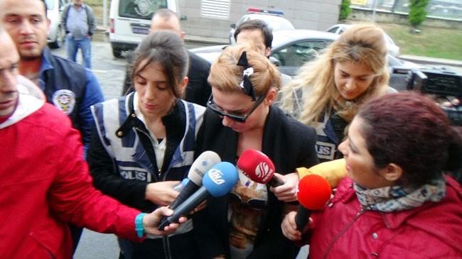 Uyuturucu ticareti yapmaktan tutuklanan Deniz Seki'yi hayranlar ve sanat dnyasndan arkadalar yalnz brakmyor.