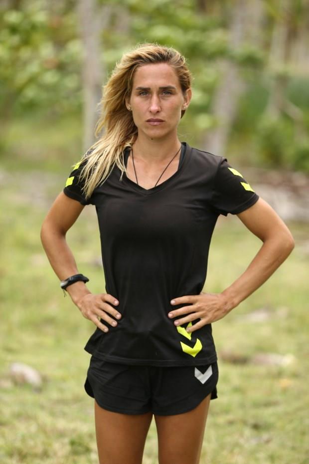 Eser-Serhat tartmasndan sonra aladn. Bu olay seni nasl etkiledi?<p>     Eser ve Serthat&#8217;n arasndaki tartma beni ok gerdi. Ben husursuz ortamlarda durmaktan hi holanmyorum. Kavgalarda ok geriliyorum. Hayatmda felsefe olarak edindiim ey, huzursuzluk veren her eyi hayatmdan karyorum. Serhat&#8217;n sinirlenmesi beni yle zyor: Serhat doru da olsa sinirlendiinde birine bir ey yapacak ve buradan gidecek diye ok zlyorum. Sembol oyununu kazandktan sonra, ilk ve ikinci hafta birinci olduktan sonra finalde olabilecek kapasitede olduumu dnyorum. Hibir dnya iin, para iin, hibir mevki iin ben olumu brakmam. Bir sebebi olmasa hayatta brakmazdm. Burada gerekten bir eyler olabileceine inandm ve yzde 80&#8217;lerin zerinde ansm olduunu dndm iin buradaym. Yoksa hibir ey iin brakmazdm. Ben yoluma bu ekilde devam edeceim. nallah her ey gnlmce olur.