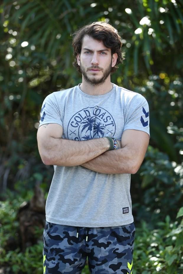 OGEDAY<p>    Sana gre her iki takmdan Kbrs finaline gidebilecek isimler kimler?<p>    Tabii ki kendimi orada grmek isterim. Bizim takmdan finalist olarak grdklerim: Volkan, Gkhan ve Tue. Kar taraftan da finali grebilecek adaylarn Sema ve lhan olduunu dynyorum. Annem bana "Seni Kbrs'ta final koltuunda gryoru ama yanndakinin de bir kadn yarmac olduunu gryorum" demiti. Bakalm nce ben kabilek miyim? Ben ktktan sonra yanma gelecek kii kadn m olacak erkek mi olacak onu da merak ediyorum.