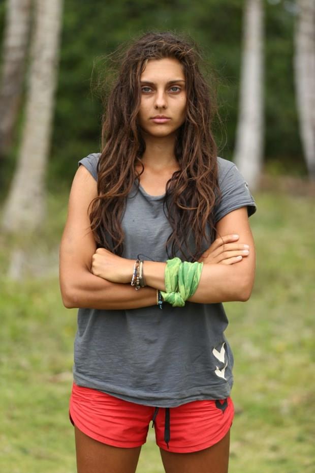 TUE<p>     Adada seni en ok zorlayan ey ne oluyor?<p>     Islanmak ve slanp kuruyamamak. Gerekten en byk derdim. Ayn zamanda konseyden nce ve sonra yaplan kulisler, insan ilikileri, tarmalar beni en ok zorlayanlar. Alm kontrol altnda tutuyorum ama u an alk konusunda ok zorlandm dnmyorum, nk kendimi kontrol altnda tutuyorum. Kendimi buna odakladm a kalacam bildiim iin onu tolera edebiliyorum.