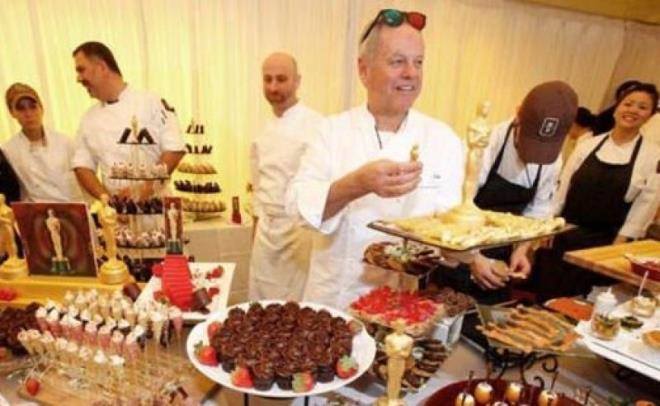 ABD'nin Los Angeles kentinde 26 ubat'ta dzenlenen Oscar dlleri treninin ardndan dzenlenen partide nl ef Wolfgang Puck'n hazrlad yemekler servis edildi.