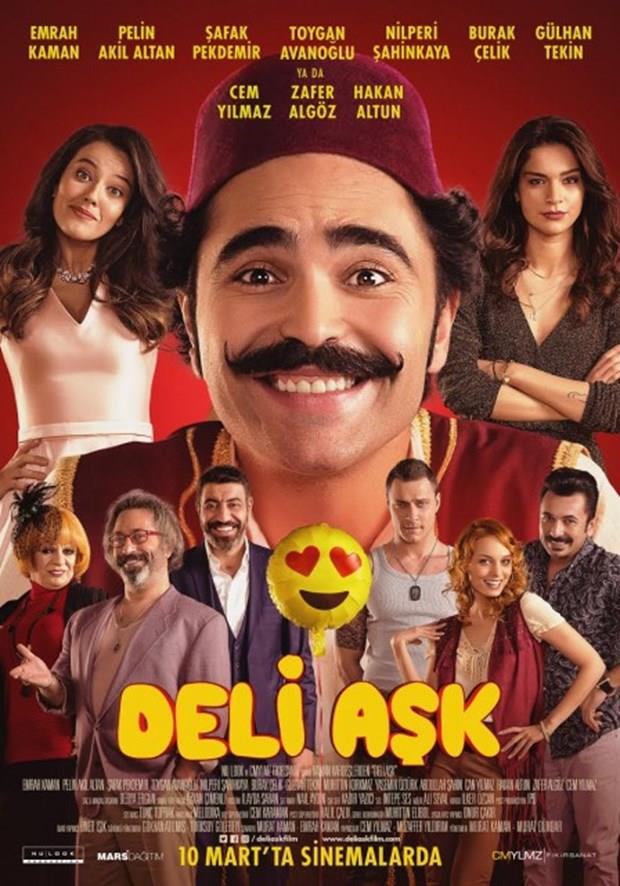 <p><b>"Deli Ak"</b></p>  <p>  Emrah Kaman, Pelin Akil, afak Pekdemir, Toygan Avanolu, Cem Ylmaz, Zafer Algz ve Hakan Altun'un rol ald filmin ynetmenliini Murat Kaman ve Murat Dndar stlendi.</p>  <p>  Komedi trndeki filmde, Mara dondurmacs Ekrem'in, sevdii kz Nee'nin kalbini kazanabilmek iin yaptklar ve bu srada bana gelen komik olaylar anlatlyor. </p>  <p>  "Deli Ak" filminin yapmclar arasnda bulunan Cem Ylmaz, filmde konuk oyuncu olarak psikolog rolnde izleyicinin karsna kyor.</p>