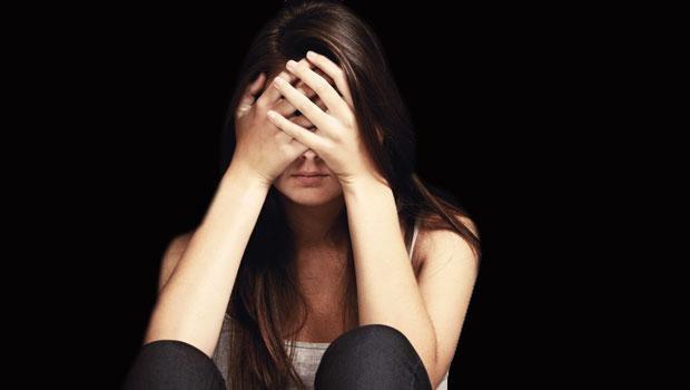 <p>  </p>  <p>HORMONLARI BAIMLILIKTAN KORUYOR</p>        <p>  </p>  <p>Kadnlarn alkolik olma durumu erkeklere oranla olduka dk. Aratrmalarda alkol alm sonras kadnlarn beyninden haz hissi veren hormonlarn daha az salgland gzlenmi. Bu zellik, sigara kullanmnn kadnlarda daha az olmasna da katk salyor. Madde bamllk riskini dren bu zellik dier taraftan depresyon riskinin kadnlarda daha yksek olmasna yol ayor.</p>