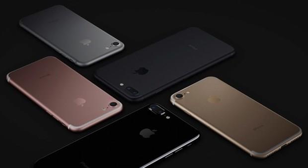 Apple'n, yeni iPhone&#8217;unda, mevcut alminyum ve cam tasarmndan vazgeerek radikal bir karar vereceini belirtenlerin says da az deil.