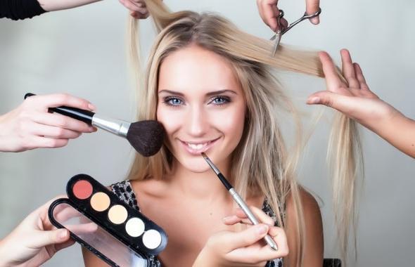 Salk Bakanl tarafndan geen yl denetlenen bin 198 kozmetik rnden 379'unun gvensiz olduu belirlendi. Trkiye la ve Tbbi Cihaz Kurumunca (TTCK) 2016 ylnda yaplan kozmetik ve tbbi cihaz denetimlerine ilikin sonular akland.