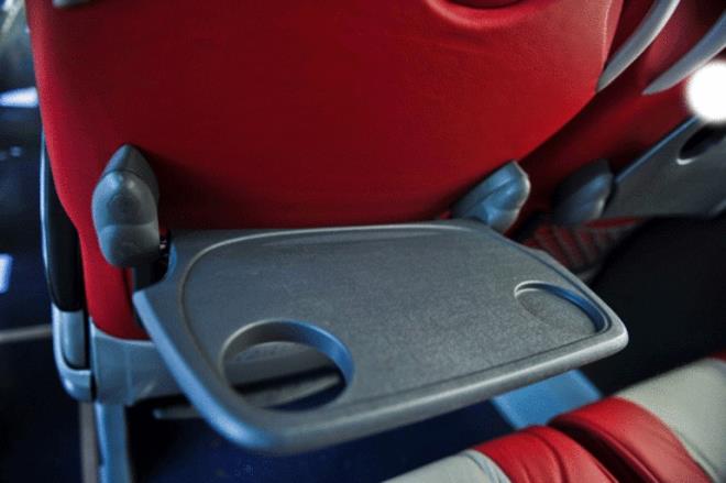 6- MOLALARDA OTOBS NDE DURMAYIN    Oksijendir bu yolculukta sizi ayakta tutacak olan. Cam almayan teknoloji harikas bu otobslerde kollektif bir solunum iine dnen saatlerin kurtarcs, az nce yannzdan geerken kalasyla hafiften sizi drten muavinin "mola" anonsu olacak. Karmayn aylar!