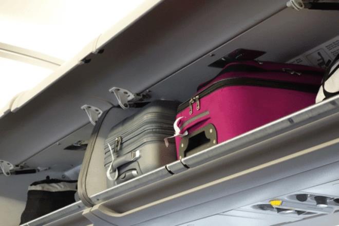 3- EL ANTANIZI BACAK ALTINA KOYMAYIN    Biliyoruz artk kimseye gvenemiyoruz ondan dolay yukardaki raflara iinde fanilamz bile olsa antamz koymak gelmiyor gnlmzden. Ne yapyoruz, alyoruz ayamzn altna antay. Tabii ki zamanla o narin anta kenarlar iflah olmaz demir ubuklar gibi batmaya balyor. Normal boyutunun 2 kat kadar yaylyor, drttke byyor. Bir trl toparlanmyor. Bu kadar gvensizlie dedi mi?