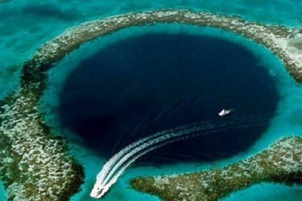 BYK MAV DELK: Belize'nin 60 mil anda yer alan "Byk Mavi Delik" grenleri artyor
