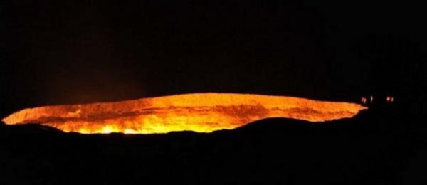 Trkmen jeologlar, kraterin sondaj esnasnda yer altndaki kire ta benzeri madenlerin suyla temas sonucu erimesiyle meydana geldiine inanyor.