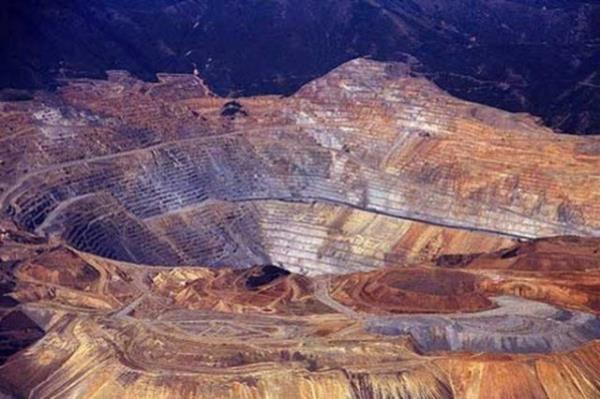 u anki halinde Bingham Kanyonu Madeni'nin derinlii 1 kilometreden fazla.