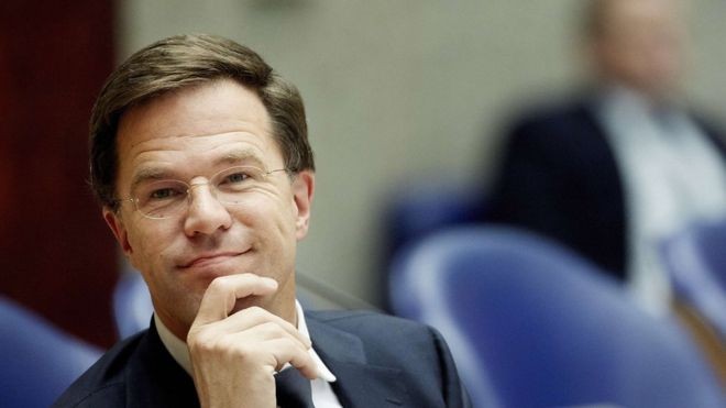 SEM RUTTE KAZANDI <p>  Hollanda genel seimlerini, aklanan ilk resmi sonulara gre 33 milletvekili karan Babakan Mark Rutte'nin liderliindeki zgrlk ve Demokrasi iin Halk Partisi (VVD) kazand.