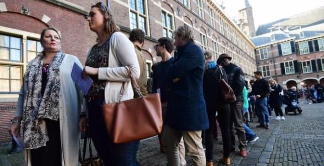 VVD seimde birinci parti karak slam kart ar sac zgrlk Partisi'ni (PVV) gese de, 41 milletvekili kazand 2012 seimlerinin gerisinde kald.