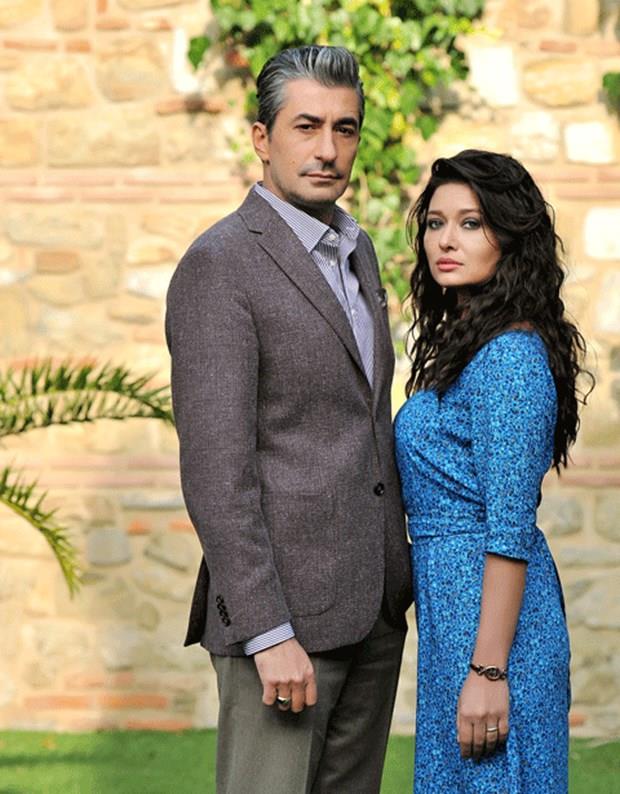 Daha sonra Petekkaya, Yeilay hakknda cep telefonu mesajlaryla hakaret ettii iddiasyla dava amt. 46 yandaki Petekkaya'nn geen ay ikayetinden vazgemesi zerine ise dava dmt.