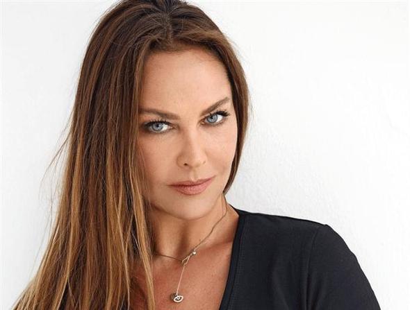 Ekranlarn en popler isimlerinden Hlya Avar