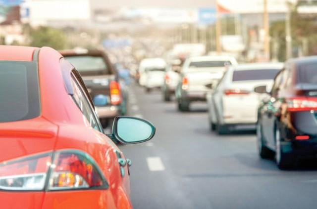 imek&#8217;in aklamalarn baz alarak yaptmz hesaba gre (ortalama fiyatlardan hareketle yaptmz hesaplar yaklaktr) tavan fiyat trafie yeni girecek otomobillerde halen 817 lira olan ortalama fiyat ortadan kalkacak bunun yerine tm irketler 490 liradan sigorta yapacak.