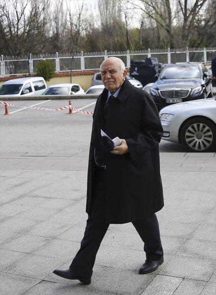 Eski Sanayi ve Ticaret Bakan Ali Cokun