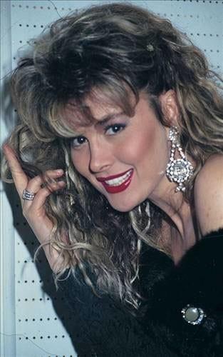 Bu son derece zc haberler sonucu yaadm stresten bugn yine hastanaye gitmek zorunda kaldm maalesef. Doktorum kesinlikle istirahat etmem gerekiini belirtti. Avukatlarm u anda bu konu ile ilgili gereken ne ise yapyorlar. Elbette gerekirse bu konu ile ilgili ifademi vereceim. unu unutmayn ki; ifade vermek iddia edilen konularla ilgili sulu olmak ya da bunu kabul etmek deildir. Kendi adma Yce Yarg Makamnn bu konu ilgi ilgili de benden talep ettii her trl vatandalk grevini yerine getireceim.