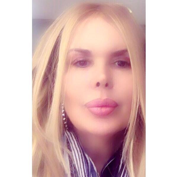 28 ubat gn Harika Avc, ofr Emre E.'ye 'Paran Nesibe'den al' eklinde bir mesaj att. Mesajn ardndan Avc'nn baka bir alan olan Nesibe A., Emre E.'yi arad. Avc'nn kendisini beklediini syleyen Nesibe A. bir buluma ayarlad.