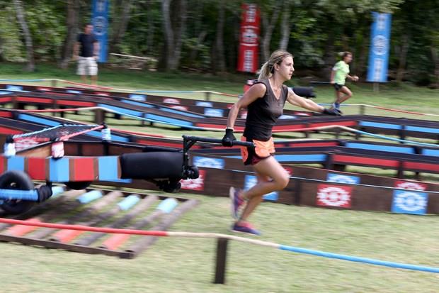 Survivor'da cumartesi gn nller takm ile gnlller takmna 9. haftada elemeye kalacak iki ismin belirlenecei ilk dokunulmazlk oyununda kar karya geldi.