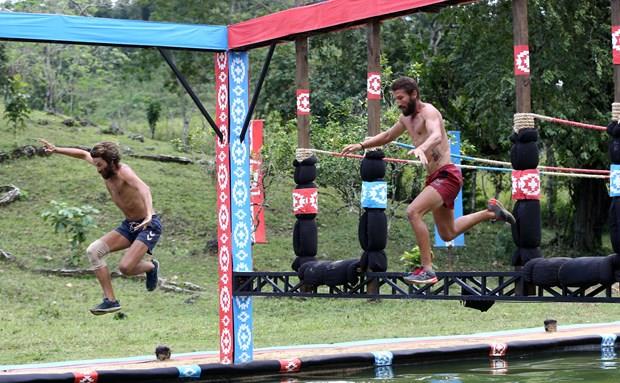 Survivor'n son blmnde nller takm ile gnlller takm bu haftaki ikinci dokunulmazlk oyunu iin kar karya geldi.    Elemeye konseyine kalacak 2 kiinin belirlenecei dokunulmazlk oyununu gnlller takm kazand.