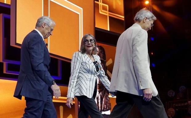 17- Alice Walton (Wal-Mart) 33.8 milyar dolar