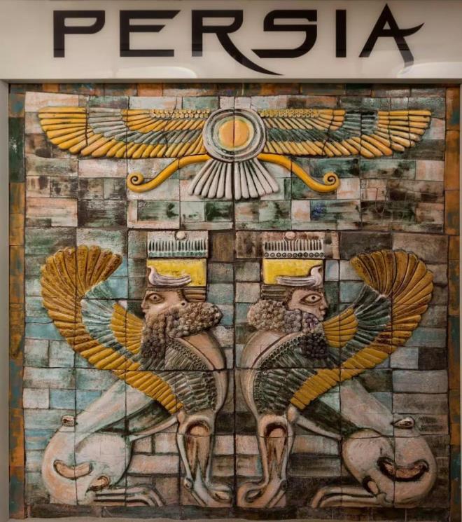 lk balang Pers mparatorluu'nda    <p>Nevruz teriminin tarihte ilk yer ald kaytlar, M.S. 2. yzyldaki Pers mparatorluu kaytlardr, ancak bundan ok daha ncesindeki (yaklak M 648 ve 330 yllar arasnda) Pers mparatorluu altnda yaayan deiik milletlerin Pers ahna Nevruz gnnde hediyeler getirdiine dair bilgiler mevcuttur.