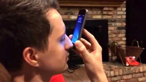 iPhone&#8217;unuzda elleriniz yal, ama telefonu amak istiyorsunuz; burnunuzu kullann!