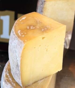 ANTDEPRESAN (DEPRESYON TEDAVSNDE KULLANILIR) <p>  Antidepresanlar tiramin bakmndan zengin yiyeceklerle tketildiinde tansiyonda kritik bir ykselmeye neden olabilir. Tiramin, eski kaar, kurutulmu et, konserve et ve balkta bulunur. En hafif ilac kullanrken bile daima doktorunuza danmalsnz.