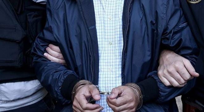 ASELSAN'DA FET OPERASYONU: MHENDS VE UZMANLARA GZALTI <p>  Ankara Cumhuriyet Basavcl, Fetullah Terr rgt (FET) soruturmas kapsamnda ASELSAN'da halen grev yapanlarn da aralarnda bulunduu 84 kii hakknda gzalt karar verdi. Operasyonda Ankara'da 44, stanbul ve Samsun'da birer olmak zere 46 pheli gzaltna alnd.