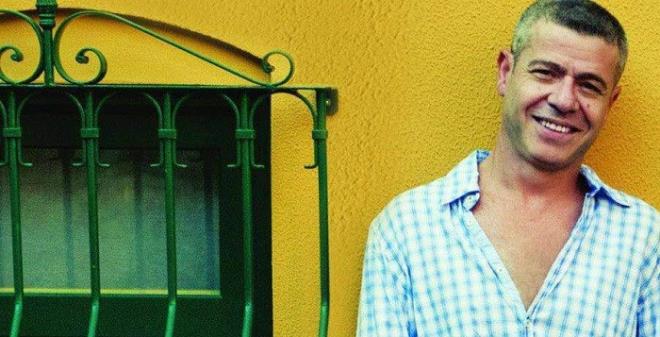 Konserleri haricinde pek ortalarda grnmeyi tercih etmeyen Levent Yksel ksa bir alveri turu atp ardndan bir kadn arkada ile bulutu.